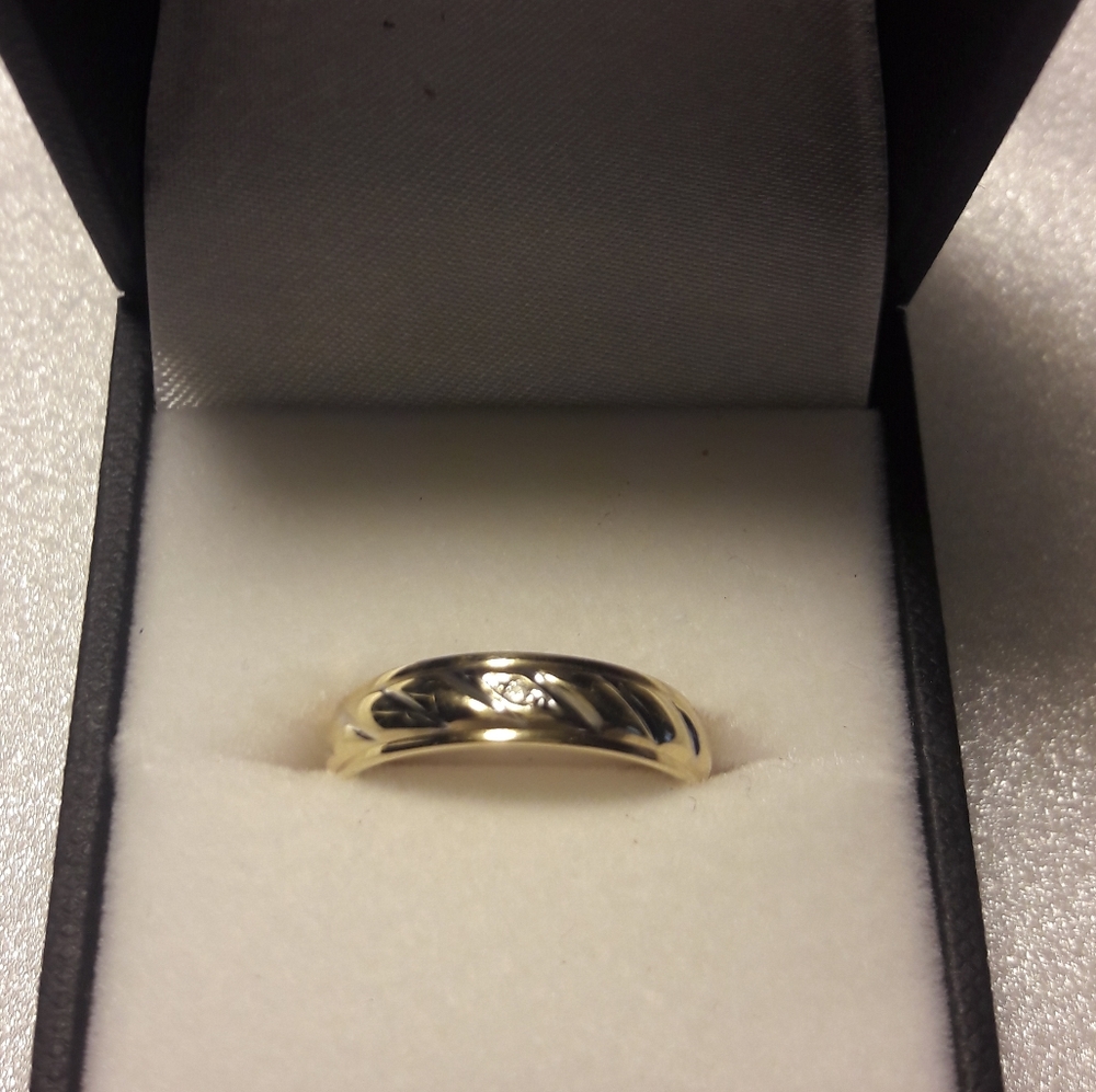 10kt Solid Yellow Gold Women's Wedding Band sz 7
